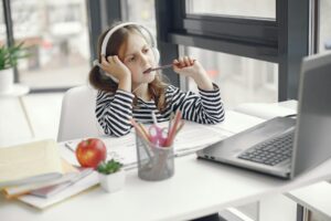 Herramientas IA para estudiantes 2026: 12 soluciones gratis y de pago para aprobar sin estudiar menos