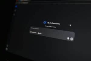 Herramientas IA para crear videos gratis 2026: Runway vs Synthesia vs 4 alternativas sin pagar (comparativa real con demos)