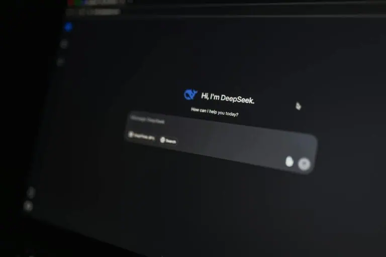 Herramientas IA para crear videos gratis 2026: Runway vs Synthesia vs 4 alternativas sin pagar (comparativa real con demos)