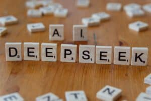 DeepSeek API vs OpenAI API para proyectos en 2026: cuál cuesta menos y funciona igual