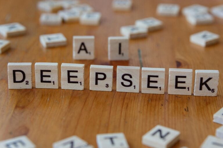 DeepSeek API vs OpenAI API para proyectos en 2026: cuál cuesta menos y funciona igual